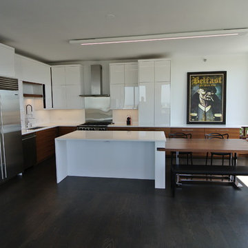 Custom Kitchen with High Grade Plastic Finished Cabinets