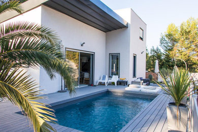 Inspiration pour une petite piscine design rectangle.