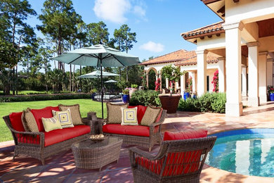 Example of a transitional patio design in Raleigh