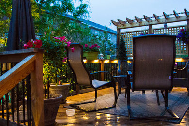 Example of a large transitional backyard deck design in Toronto with no cover