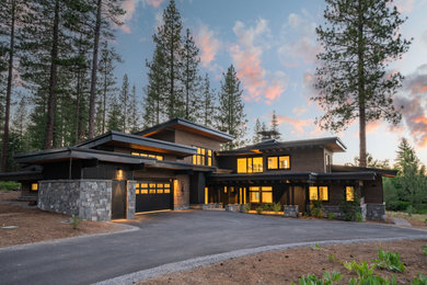 Trendy exterior home photo in Sacramento