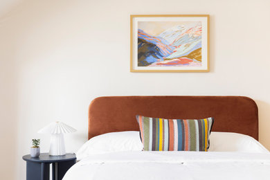 Design ideas for a modern bedroom in Edinburgh with beige walls and carpet.