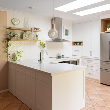 Traditional Light-Filled Arana Hills Kitchen