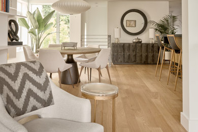 Example of a minimalist dining room design in San Francisco