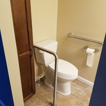 Traditional Bathroom with all the fixings!