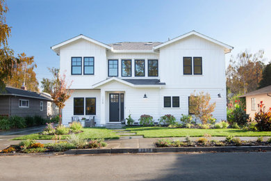Example of a cottage exterior home design in San Francisco