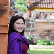 Amy Adona's photo