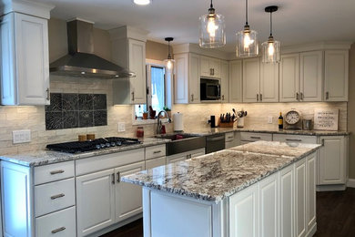 Kitchen - traditional kitchen idea in Boston
