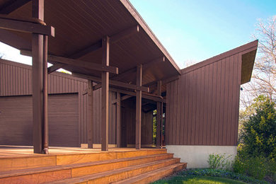 Design ideas for a large contemporary backyard deck in Cincinnati.