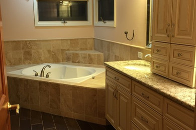 Bathroom - traditional bathroom idea in Chicago