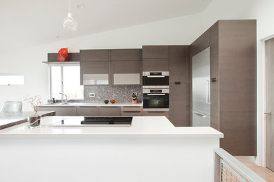Kitchen - contemporary kitchen idea in Los Angeles