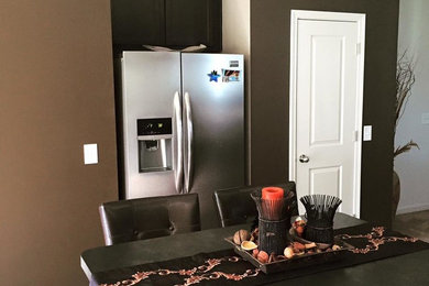 Kitchen - mid-sized traditional kitchen idea in Indianapolis