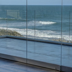 Boomer Beach Framelss Glass - Products