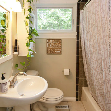 Beautiful Bathroom with New Awning Window - Renewal by Andersen New Jersey / NYC