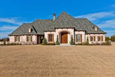 Inspiration for a timeless exterior home remodel in Dallas
