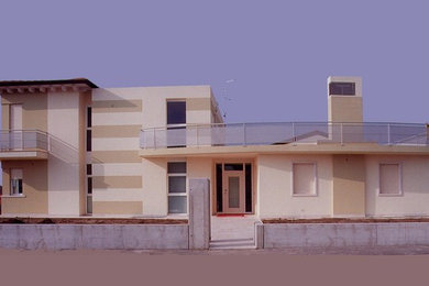 Inspiration for a contemporary home design in Venice.