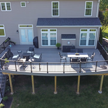 Azek Castlegate Decking, Black Keylink Railing, Post Cap and TT Riser Lights