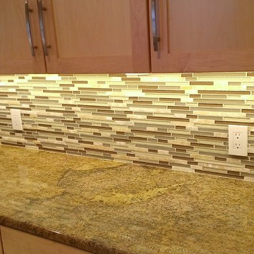 KITCHEN BACKSPLASH - Linear Glass / Marble Mosaic