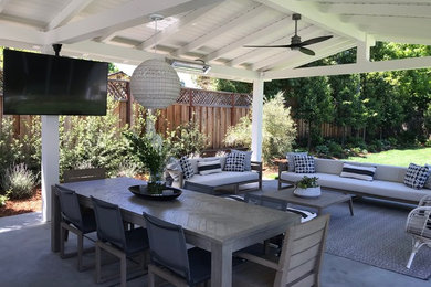 Example of an arts and crafts patio design in San Francisco