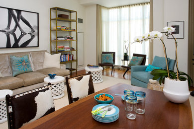 Example of a transitional living room design in New York