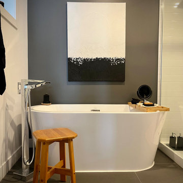 Contemporary Bathroom in Montreal