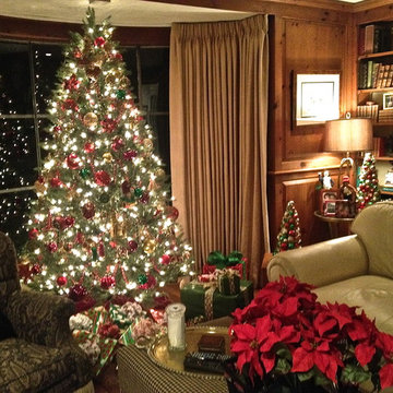 TRANSITIONAL STYLE HOME HOLIDAY DECOR