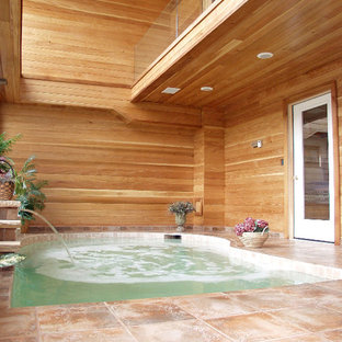 サンディエゴの小さい長方形コンテンポラリースタイルのおしゃれなプール (タイル敷き) の写真