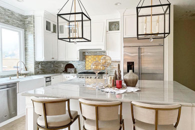 Inspiration for a transitional home design remodel in Los Angeles