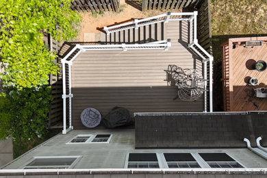 Deck - mid-sized modern backyard second story mixed material railing deck idea in Philadelphia with no cover