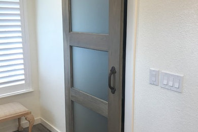 Example of a transitional bathroom design in Sacramento