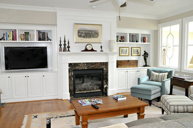 Example of a classic living room design in Raleigh