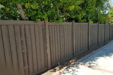 Photo of a large traditional partial sun side yard concrete paver landscaping in Los Angeles for spring.