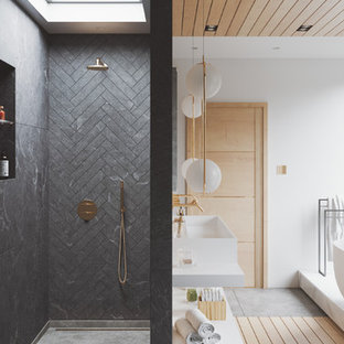 Inspiration pour une grande salle de bain minimaliste pour enfant avec une baignoire indépendante, un mur blanc, une grande vasque, un sol gris, aucune cabine, un plan de toilette blanc, un espace douche bain, un WC suspendu, un carrelage gris, du carrelage en ardoise et un plan de toilette en quartz modifié.