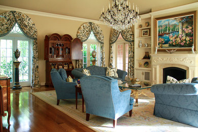 Traditional living room in Houston.