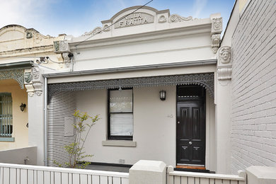 Inspiration for a traditional home design in Melbourne.