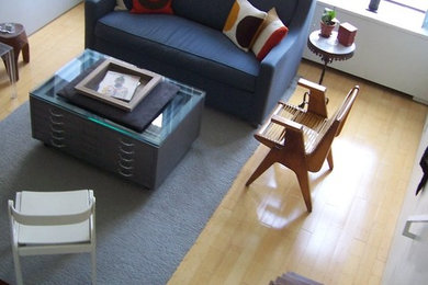 Example of a trendy living room design in New York