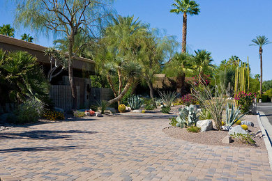 Inspiration for a mid-sized front yard landscaping in Other.