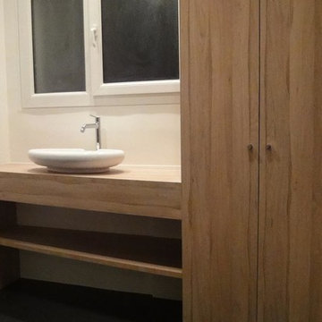 Cuisine et salle de douche inversées