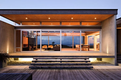 Design ideas for a contemporary deck in Auckland.