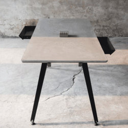 Bentu 'SHEN' Concrete Table - Dining Tables
