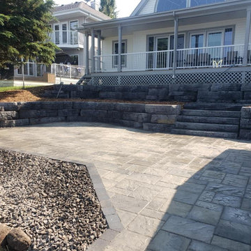 techo bloc patio with Rosetta outcropping retaining wall