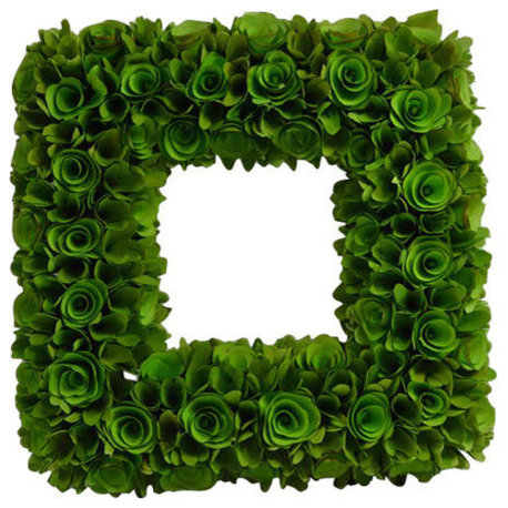 Square 18.9" Woodchip Wreath / Wreath Color: White, Green