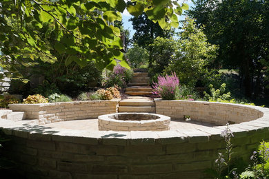 This is an example of a traditional garden in Chicago with a fire feature and natural stone pavers.
