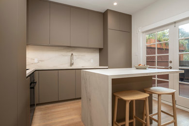 Minimalist kitchen photo in San Francisco
