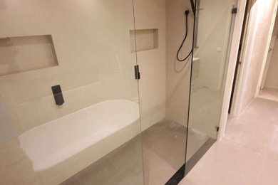 Inspiration for a contemporary bathroom in Canberra - Queanbeyan.