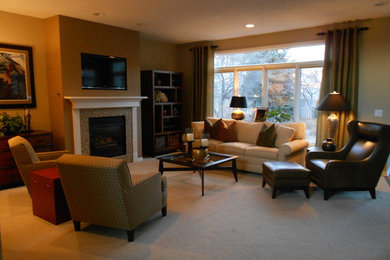 Photo of a mid-sized transitional living room in Omaha.