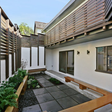 Hill Court Front Courtyard