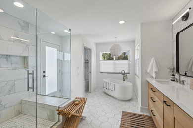 Bathroom - contemporary bathroom idea in San Diego