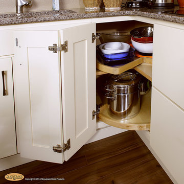 Door style: Pendleton W | Species: Maple | Finish: Linen