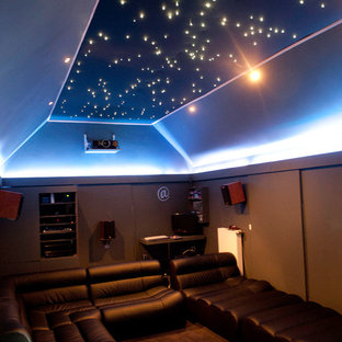 Inspiration for a modern home theater remodel in Lille